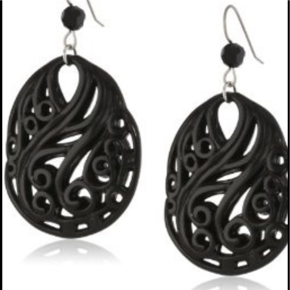 Black Tarantino earrings